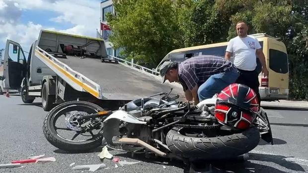 Avcılar'da feci kaza: Çekiciye çarpan motosikletteki baba ile oğlu öldü