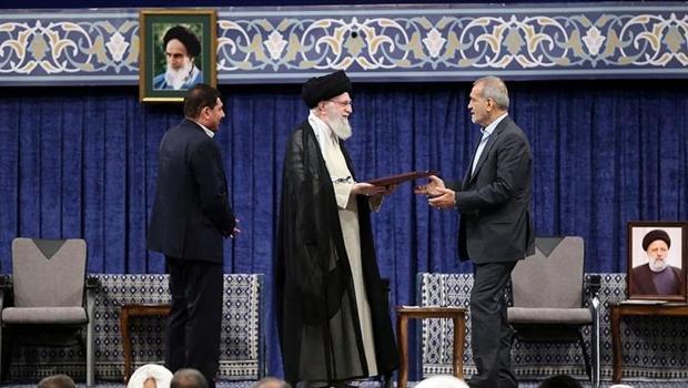 İran Cumhurbaşkanı Pezeşkiyan resmen göreve başladı