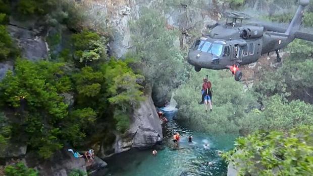 Doğa gezisinde kaybolan 10 kişi helikopterle kurtarıldı
