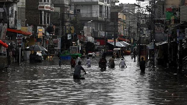 Muson yağmurları Pakistan'ı vurdu: 24 kişi hayatını kaybetti