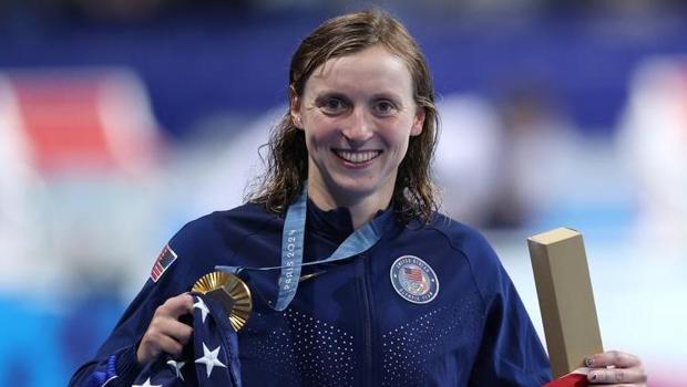 ABD'li yüzücü Katie Ledecky, rekorunu geliştirdi