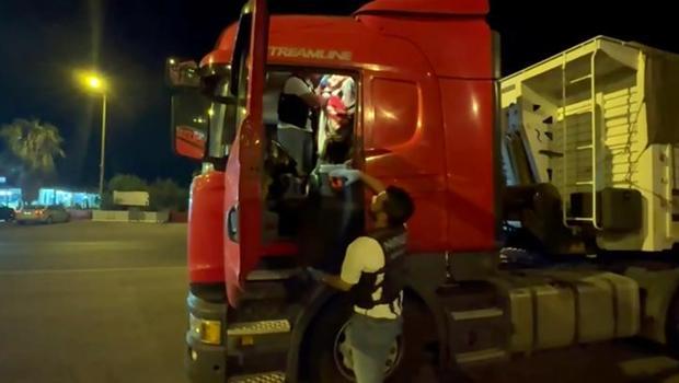 Adana'da TIR'da 46 kilo esrar ele geçirilmişti! Şoför: Teslim edip, para alacaktım