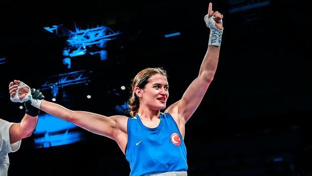 Milli boksör Esra Yıldız Kahraman, çeyrek finalde