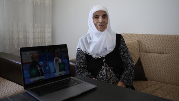 Yusuf Dikeç'in 90 yaşındaki annesi Hanife Dikeç, oğluyla gurur duyuyor! 
