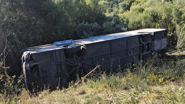 Yolcu otobüsü devrildi: 1 ölü, 33 yaralı