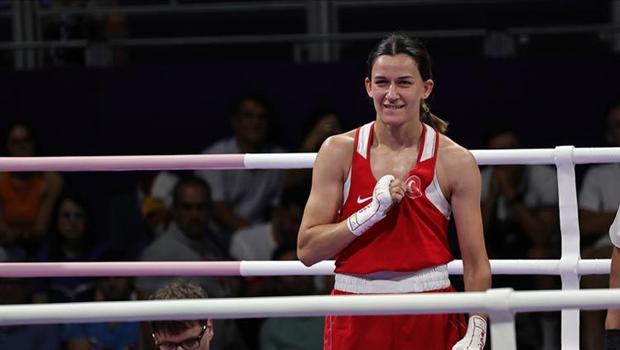 Milli boksör Hatice Akbaş, Paris'te finale yükseldi! Altın yada gümüş madalya...