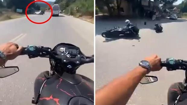 Motosiklet ile otomobil çarpıştı! Kaza anı kask kamerasında