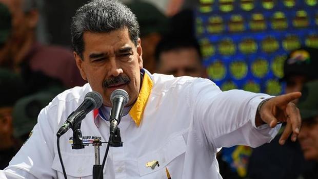 Maduro, ellerindeki tüm tutanakları Yüksek Mahkeme'ye teslim edeceklerini duyurdu