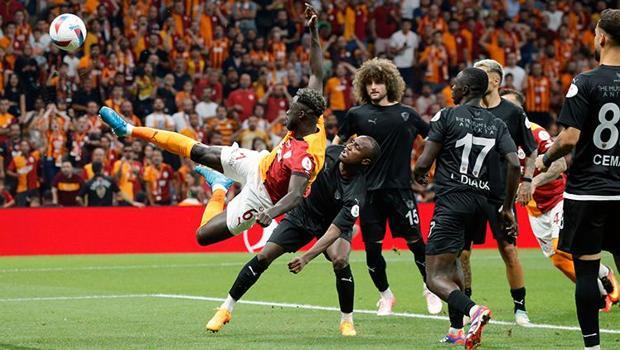 Galatasaray - Hatayspor maçında 10 saniyede 4 şuttan gol çıkmadı