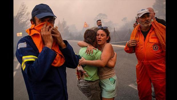 Yunanistan alevlere teslim oldu: Binlerce kişi tahliye ediliyor