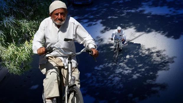 80 yaşında Mehmet dede 40 yıldır işine bisikletle gidip geliyor: 