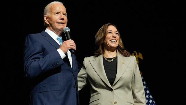 Seçim yarışından çekilen Biden, ilk kez Kamala Harris ile mitinge katıldı