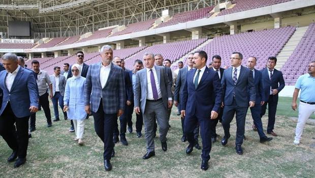 Bakan Bak, Hatay Stadı'nda incelemelerde bulundu! 