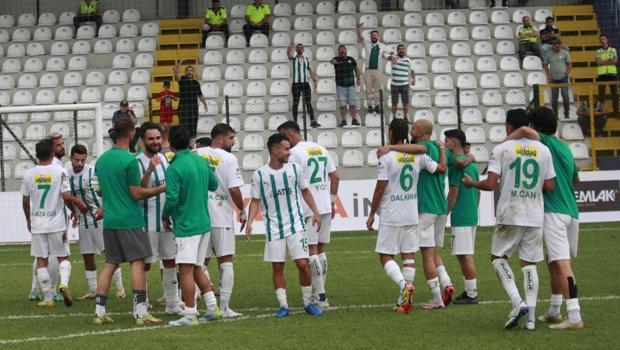 Bursaspor galibiyeti 6 taraftar ile kutladı