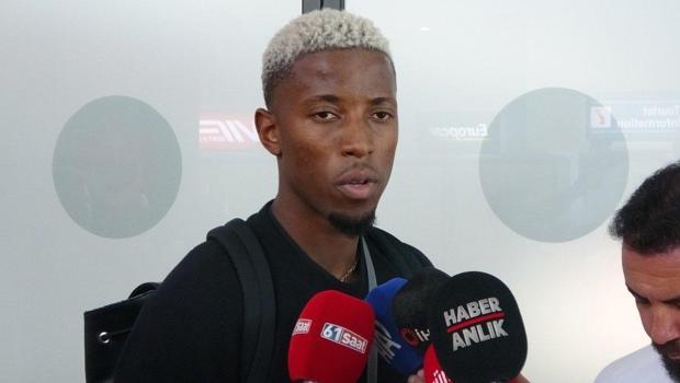 Trabzonspor'un yeni transferi Simon Banza, kente geldi