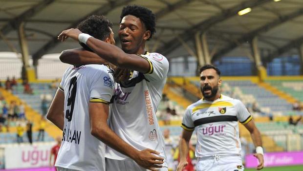 İstanbulspor 3 puanı 3 golle aldı