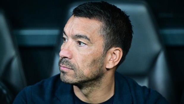 Beşiktaş'ta Giovanni van Bronckhorst'tan Ersin Destanoğlu'nun ıslıklanmasına tepki: İlk kez böyle bir şey yaşadım