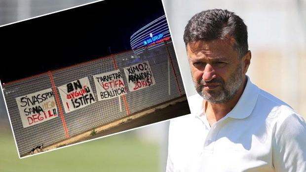 Sivasspor'da Bülent Uygun'a istifa çağrısı! Stadın çevresine pankartlar asıldı...