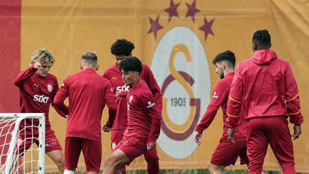 Galatasaray'da Tottenham mesaisi devam ediyor