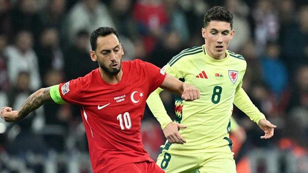 Hakan Çalhanoğlu ve Eren Elmalı sakatlanarak oyundan çıktı