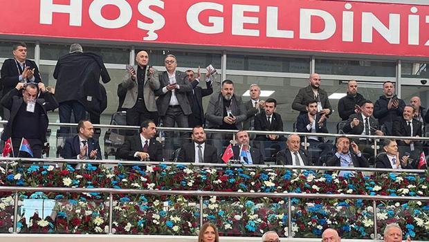 Trabzonspor'da başkan Ertuğrul Doğan ve yönetim kurulu, mali ve idari yönden ibra edildi