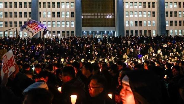 Güney Kore'de kriz sürüyor: Devlet Başkanı'na 'vatana ihanet' soruşturması