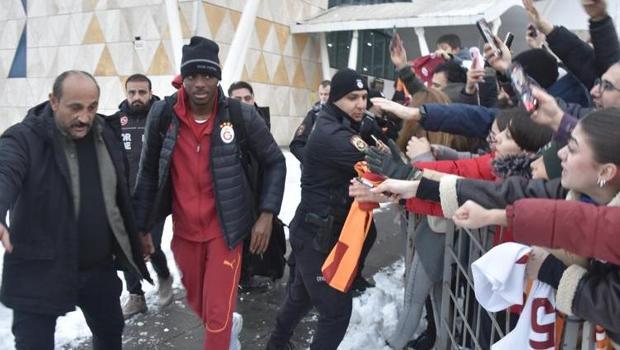 Victor Osimhen korkuttu, kıl payı kurtuldu