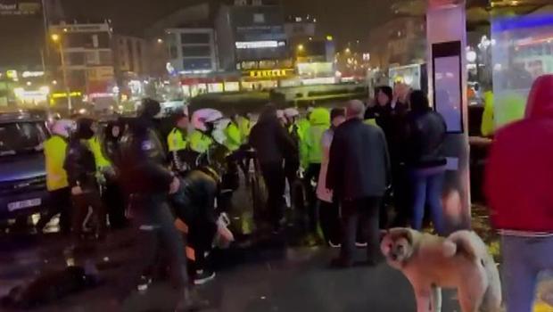 Alkollü sürücü polis otomobiline çarptı, yakınları polise saldırdı