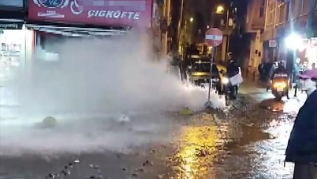 Kadıköy'de kanalizasyon borusu patladı: 15 gündür burada su sızıyor