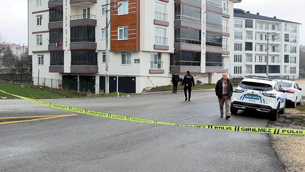 Pencereden görünce gözü döndü! Ev sahibi, kiracısını silahla kovalayıp vurdu