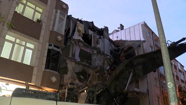 İstanbul'da 6 katlı bina yıkılırken bitişiğindeki apartman hasar gördü