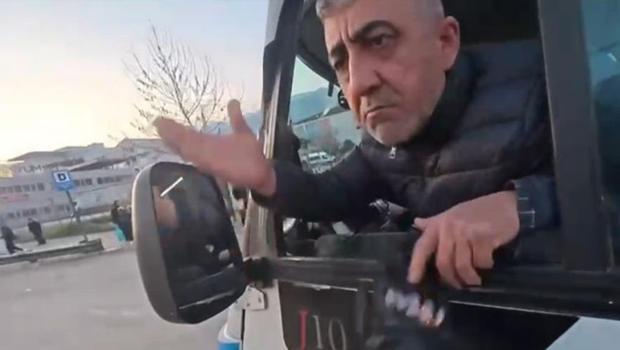 Minibüs sürücüsü çılgına döndü: Sen bir bayanın yanında nasıl 'lan' diyorsun
