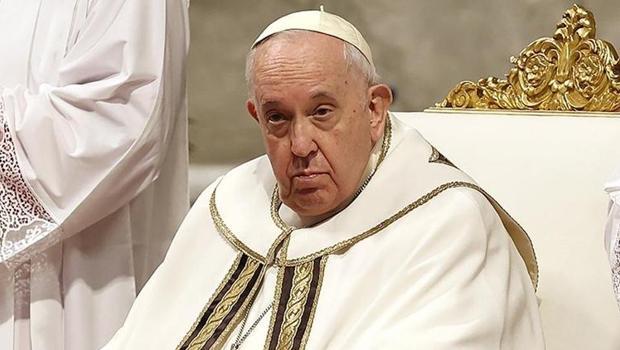 Papa Franciscus bronşit tedavisi için hastaneye kaldırıldı