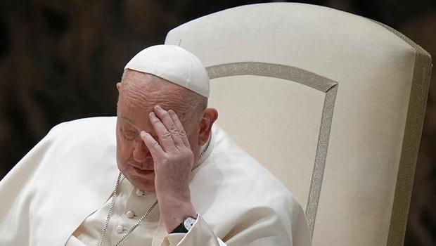 Vatikan'da tedirgin bekleyiş: Papa Francis için alarm çanları çalmaya başladı