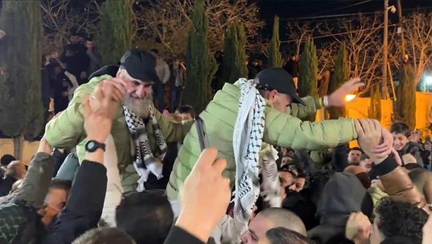 Filistinli esirler, Ramallah'ta coşkuyla karşılandı