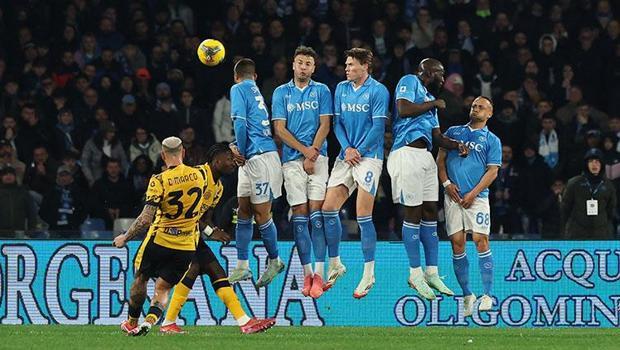 Dev maçta kazanan çıkmadı, Napoli ile Inter berabere kaldı! Hakan Çalhanoğlu...