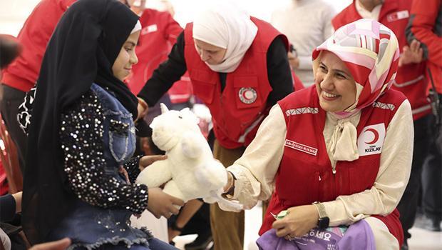 Kızılay’dan İdlib’de engelli kamplarında kalanlara yardım, yetimhanedeki çocuklara iftar