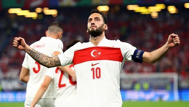 Hakan Çalhanoğlu, A Milli Takım'da en golcü oyuncular listesinde 4. sıraya yükseldi