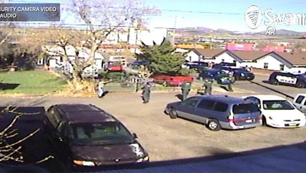 ABD'de polisin öldürdüğü otizmli gencin vurulma anını gösteren resmi video kaydı paylaşıldı