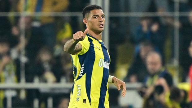 Diego Carlos 2.5 ay sonra formayı giydi!
