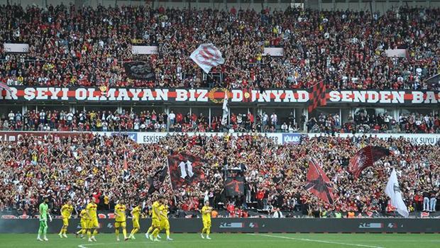 Eskişehirspor'dan tarihi taraftar rekoru!