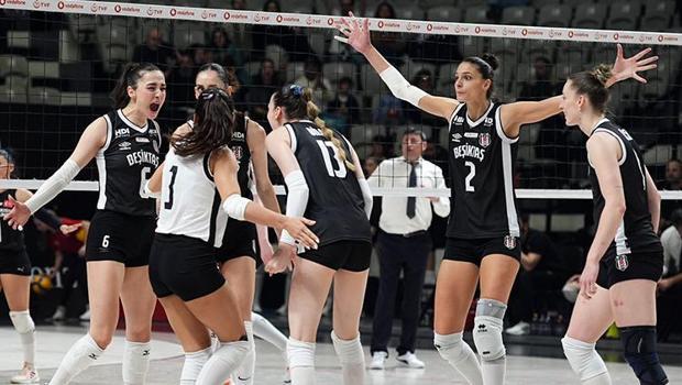 Beşiktaş Kadın Voleybol Takımı'nda 15 oyuncuyla yollar ayrıldı