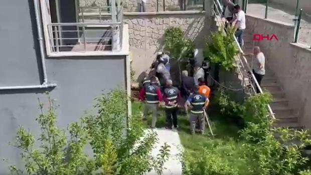 Köpekleri sahiplenip öldürdüğü iddia edilen doktorun evinin bahçesinde kazı yapıldı