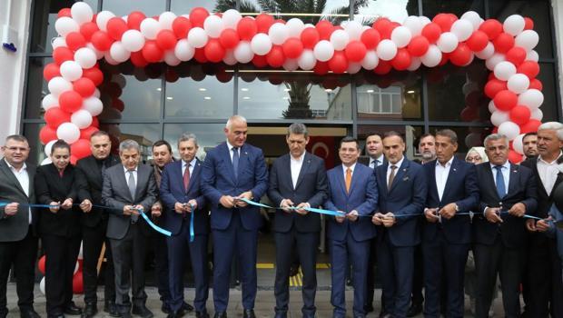Metruk bina modern kütüphaneye dönüştü; açılışı Kültür ve Turizm Bakanı Ersoy yaptı