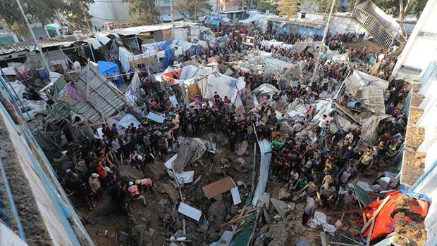 İsrail'in Gazze'de bir okula düzenlediği saldırıda çoğu çocuk 17 kişi hayatını kaybetti