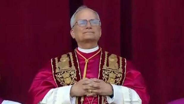 Son dakika... Vatikan'da beyaz duman... ABD'li Kardinal Robert Francis Prevost yeni Papa seçildi