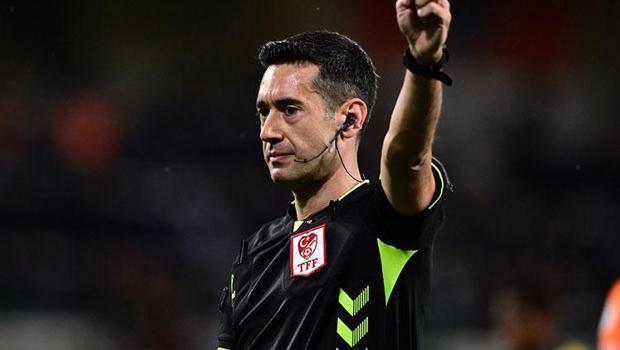 Başakşehir-Fenerbahçe maçının hakemi Burak Pakkan'ın tartışmalara yol açan kararlarını Fırat Aydınus değerlendirdi: 'Türkiye'de bir ilk oldu, hakem 'VAR'A hayır dedi!'