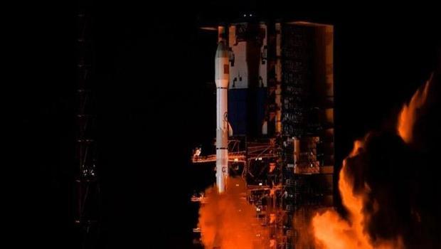 Çin'den uzay hamlesi: Test uydusunu fırlattı