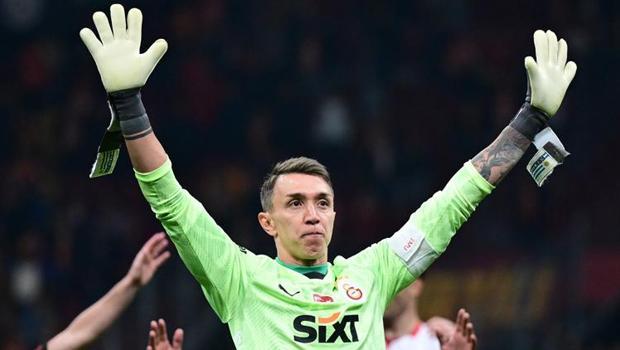 Mauro Icardi'den Muslera'ya: 'Bir yıl daha kal'