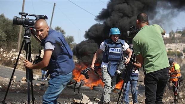 İsrail'in gazetecilere yönelik saldırıları devam ediyor